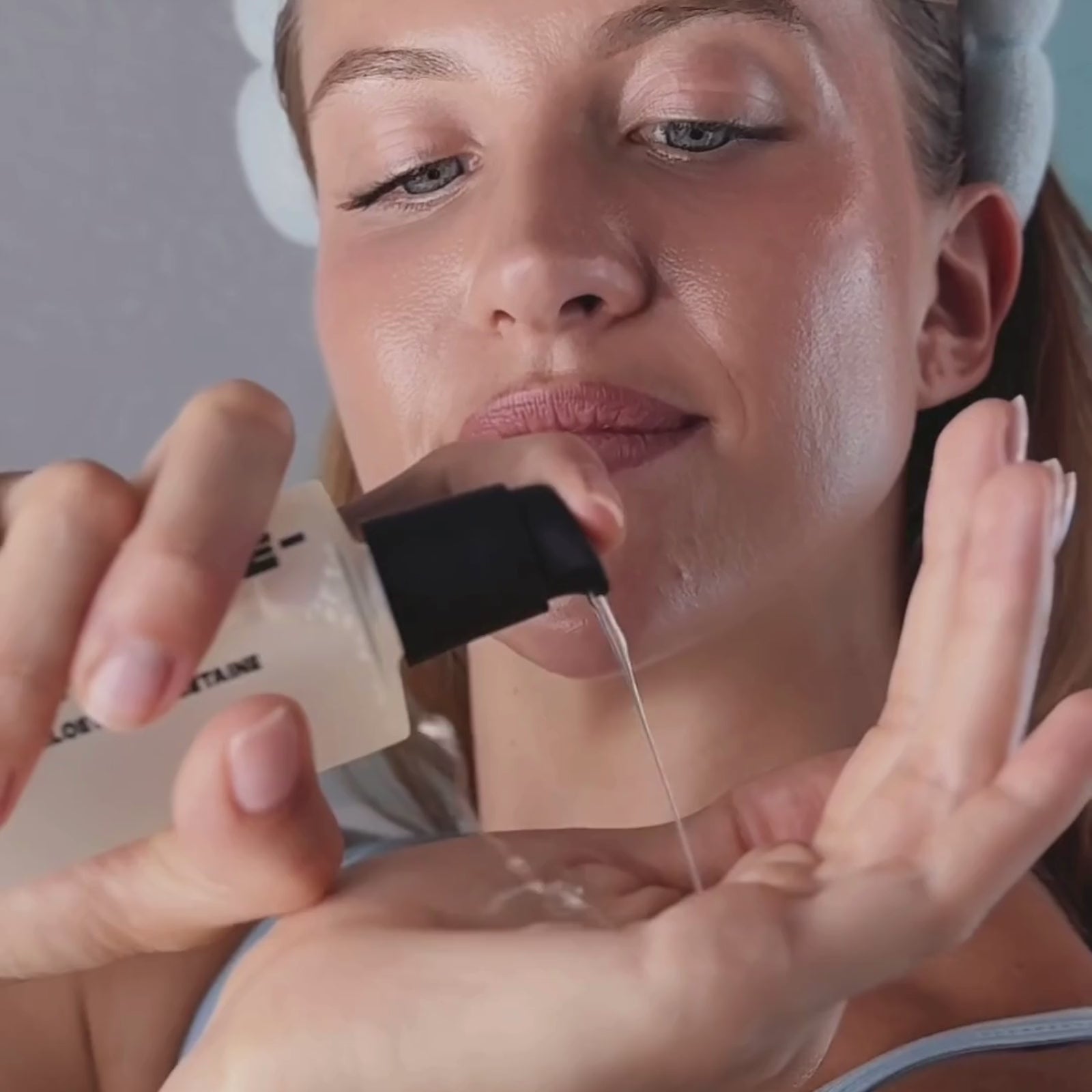 Videoyu yükle: Clean &amp; Cleanser Gel | %2 Salisilik Asitli Su Bazlı Jel